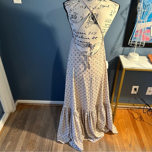 Perrin & co Floral Maxi Dress - Picture 9 of 13